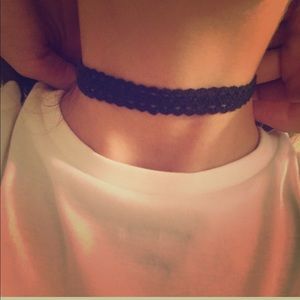 Black lace choker